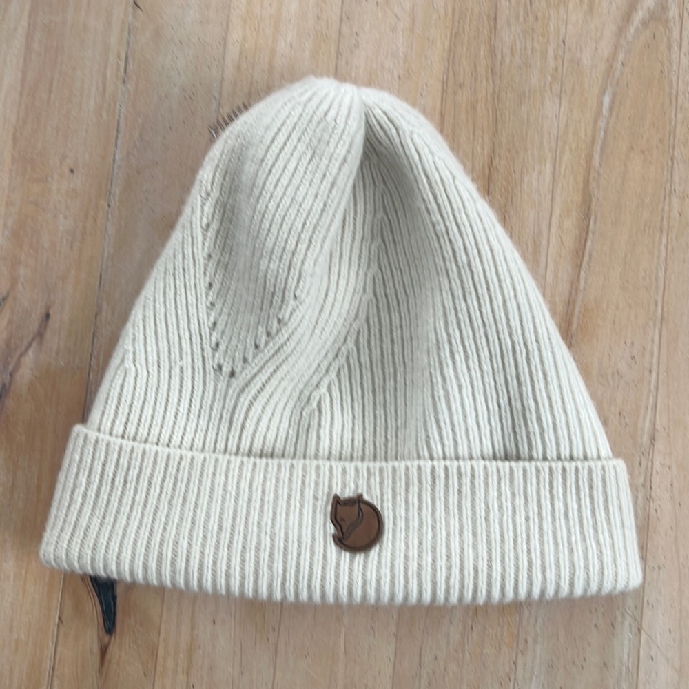 Fjall raven  directional rib beanie